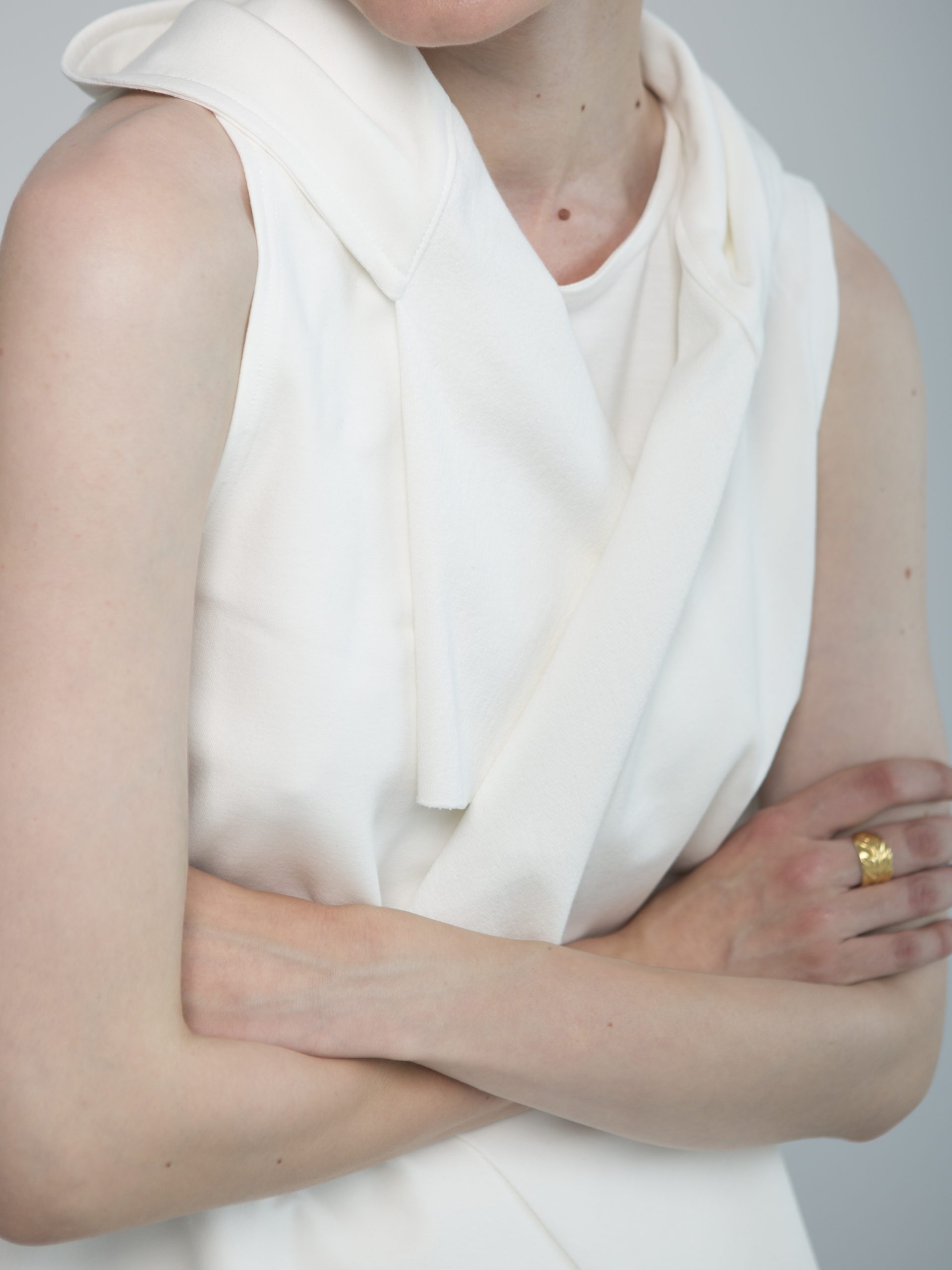 Short Sleeve Shirts - Γιλέκο με κουκούλα Γιλέκο με κουκούλα Short Sleeve Shirts NOOS Pilates Wear