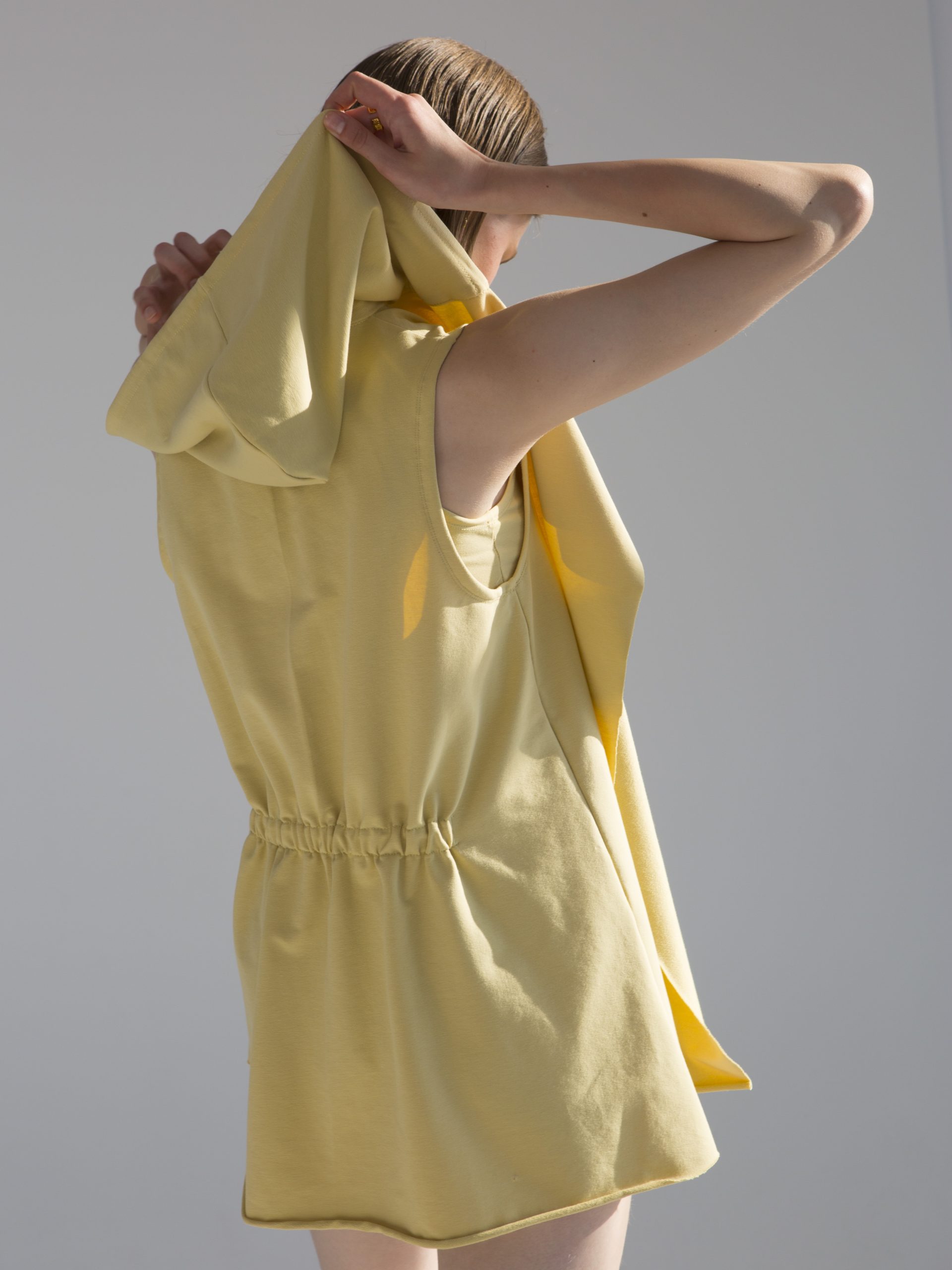 Short Sleeve Shirts - Γιλέκο με κουκούλα Γιλέκο με κουκούλα Short Sleeve Shirts NOOS Pilates Wear